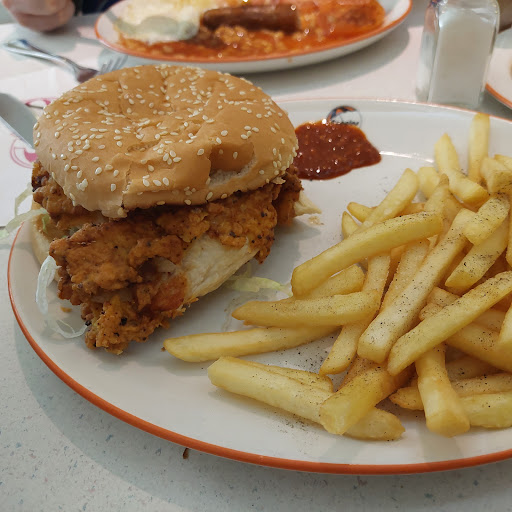 Photo of Poppins East Grinstead - 1-2 Queens Walk, East Grinstead RH19 4DW